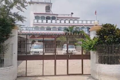 बेगूसराय में EOU की बड़ी कार्रवाई: शिक्षा विभाग के डिप्टी डायरेक्टर अजय कुमार सिंह के पैतृक आवास पर सुबह से छापेमारी जारी 23