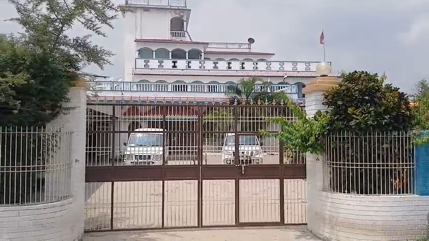 बेगूसराय में EOU की बड़ी कार्रवाई: शिक्षा विभाग के डिप्टी डायरेक्टर अजय कुमार सिंह के पैतृक आवास पर सुबह से छापेमारी जारी 5