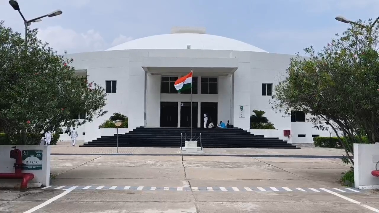 नालंदा: राजगीर के कन्वेंशन सेंटर में आयोजित राष्ट्रीय लोक मोर्चा का तीन दिवसीय विमर्श शिविर में शिरकत करने पहुंचे मंत्री दीपक प्रकाश, संगठन मजबूती पर मंथन,यूपी चुनाव में NDA के साथ उतरने का ऐलान 2