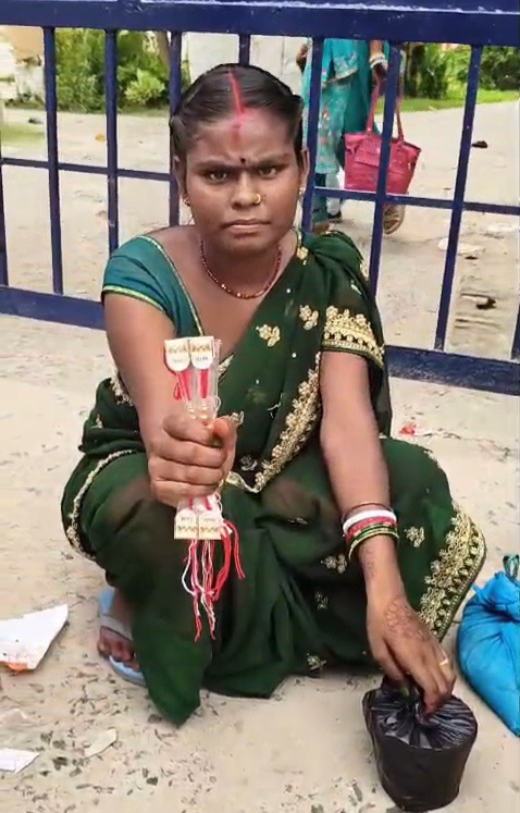 समस्तीपुर जेल में रक्षाबंधन: सलाखों के पीछे 900 कैदियों की कलाई पर बंधी स्नेह की राखी, भावुक हुईं बहनें 1