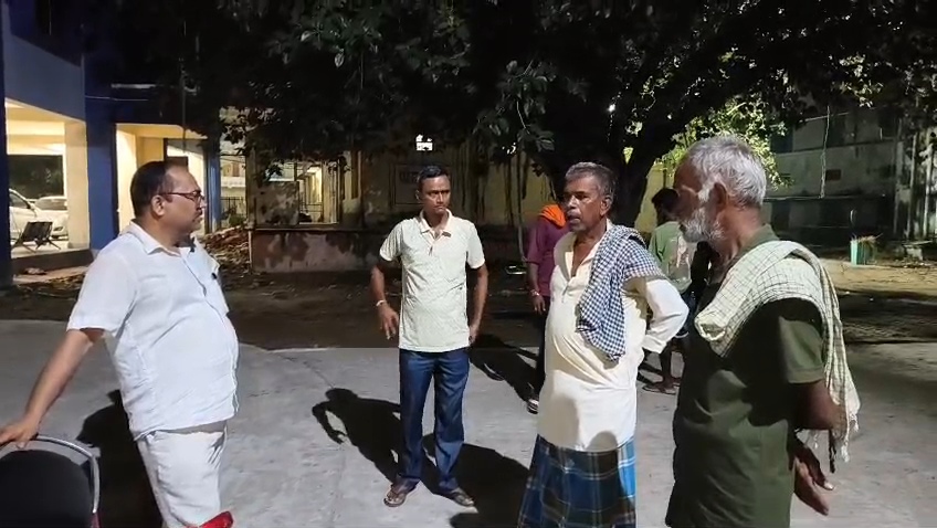 युवक की संदिग्ध हालत में मिला शव, परिजन जता रहे है शराब का अत्यधिक सेवन से मौत की आशंका ,पुलिस ने कहा पोस्टमार्टम के बाद होगा मामला साफ 2