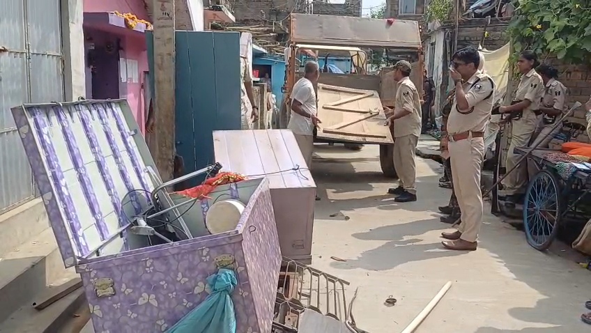 समस्तीपुर: जस्सी हत्याकांड के फरार आरोपियों के घर कुर्की-जब्ती, पुलिस ने उखाड़े चौखट और चापाकल 2