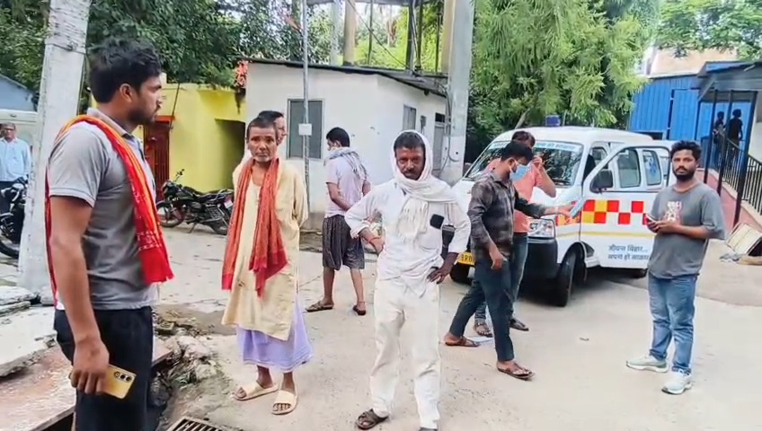 बेगूसराय में निजी डेंटल डॉक्टर की पत्नी की संदिग्ध मौत: ससुराल वालों पर ₹2 लाख और वॉशिंग मशीन के लिए हत्या का आरोप, सभी फरार 1