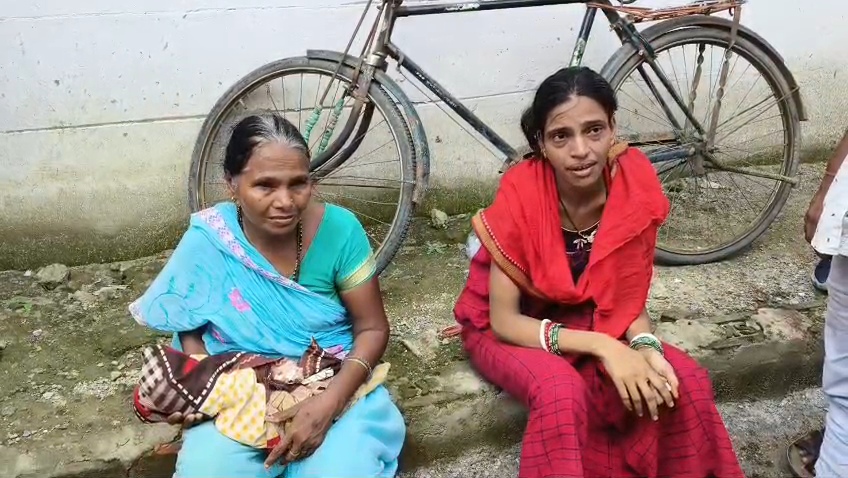 बेगूसराय सदर अस्पताल में सनसनीखेज मामला: जुड़वां बच्चों में एक की मौत के बाद जिंदा बच्चा बदलने और चोरी का गंभीर आरोप, परिजनों का हंगामा 2