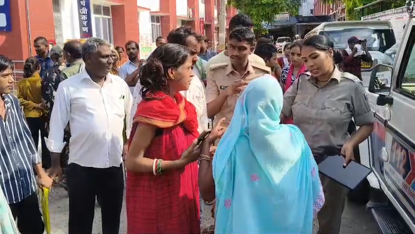 बेगूसराय सदर अस्पताल में सनसनीखेज मामला: जुड़वां बच्चों में एक की मौत के बाद जिंदा बच्चा बदलने और चोरी का गंभीर आरोप, परिजनों का हंगामा 5