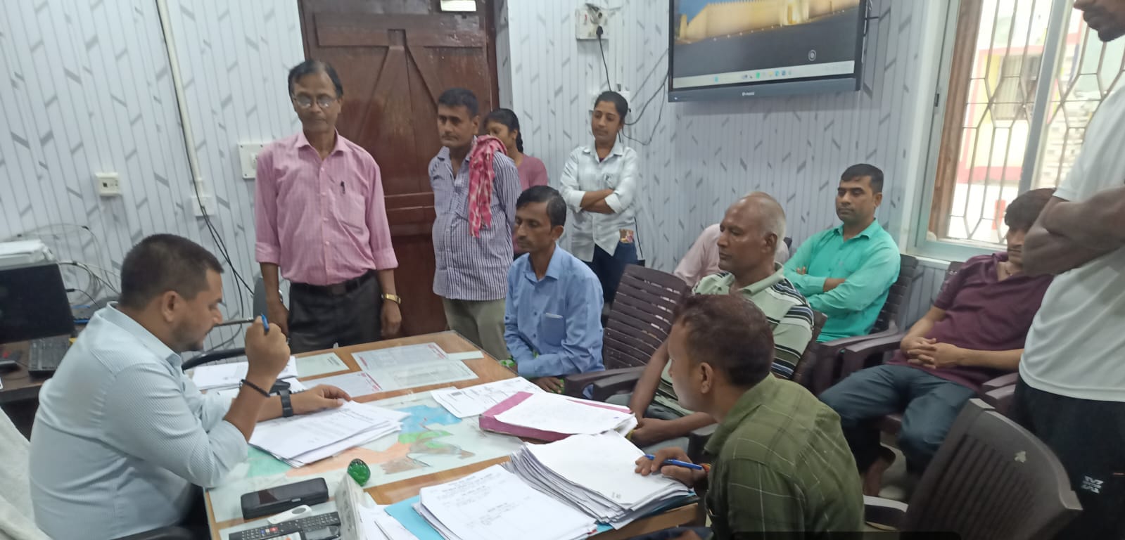 वीरपुर अंचल कार्यालय में लगा जनता दरबार तीन मामले निष्पादित 14