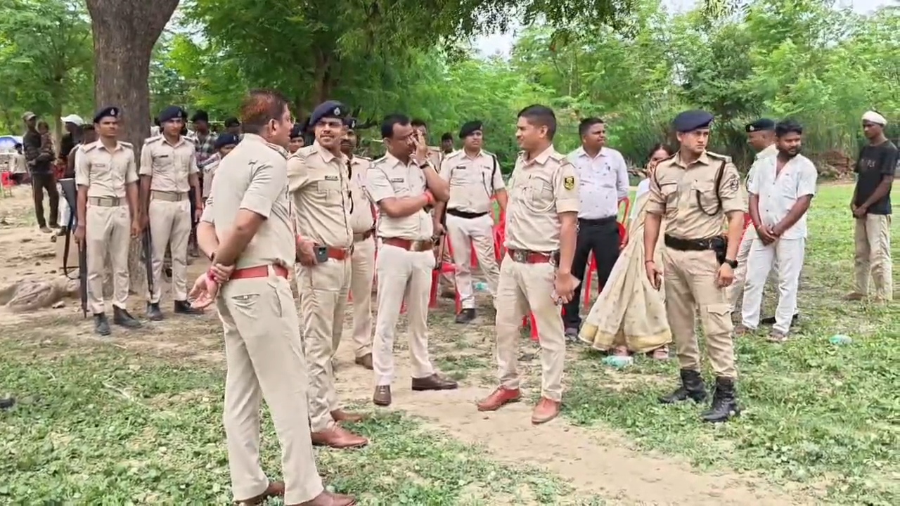 नालंदा: आषाढ़ी पूजा को लेकर दो पक्षों में जमकर मारपीट और गोलीबारी,पांच लोगों जख्मी, घटना के बाद गांव में तनाव, कई थाना की पुलिस और डीएसपी इलाके में कर रहे है कैंप 2