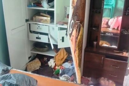 नालंदा: रूपसपुर में बंद पड़े घर का ताला तोड़कर 2.50 लाख नकद समेत 18 लाख के गहनों की चोरी, डॉग स्क्वायड की मदद से जांच में जुटी पुलिस 53
