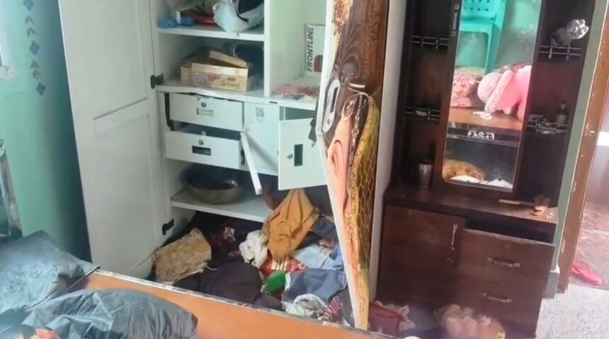नालंदा: रूपसपुर में बंद पड़े घर का ताला तोड़कर 2.50 लाख नकद समेत 18 लाख के गहनों की चोरी, डॉग स्क्वायड की मदद से जांच में जुटी पुलिस 1