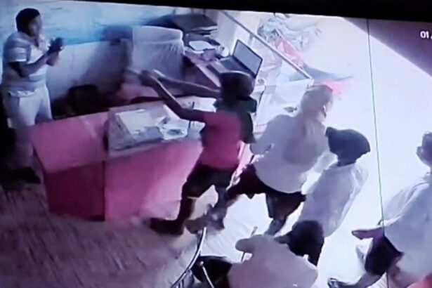 एसबीआई सीएसपी में दिनदहाड़े लूट, हथियार के बल पर चार बदमाशों ने वारदात को दिया अंजाम, 20000 नगद और लैपटॉप की लूट 7
