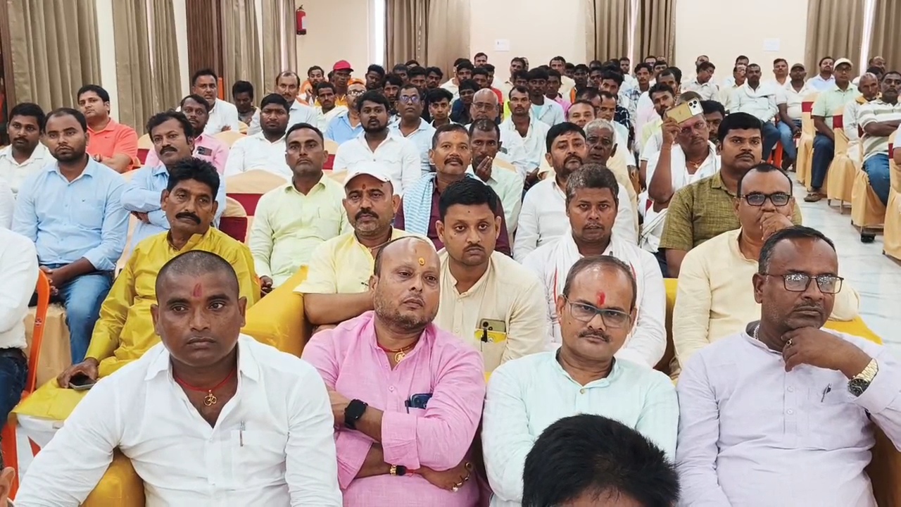 नालंदा पहुंचे खनन एवं भूतत्व मंत्री डॉ प्रमोद कुमार चंद्रवंशी, नालंदा में ईंट उद्योग की बड़ी बैठक में हुए शामिल, माइनिंग अफसरों को मंत्री की सख्त चेतावनी 3