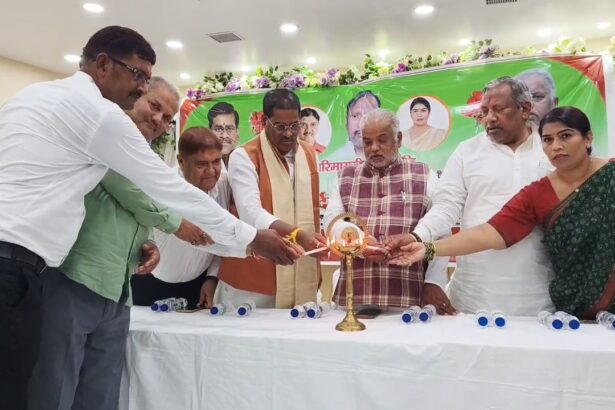 नालंदा पहुंचे खनन एवं भूतत्व मंत्री डॉ प्रमोद कुमार चंद्रवंशी, नालंदा में ईंट उद्योग की बड़ी बैठक में हुए शामिल, माइनिंग अफसरों को मंत्री की सख्त चेतावनी 5