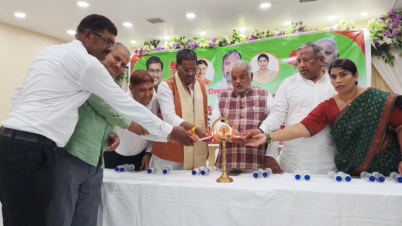 नालंदा पहुंचे खनन एवं भूतत्व मंत्री डॉ प्रमोद कुमार चंद्रवंशी, नालंदा में ईंट उद्योग की बड़ी बैठक में हुए शामिल, माइनिंग अफसरों को मंत्री की सख्त चेतावनी 7