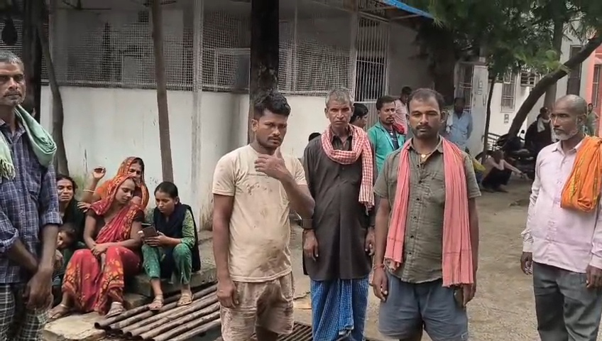 बेगूसराय में सावन की पहली सोमवारी पर देवघर जल चढ़ाने जा रहे कांवरिया को तेज रफ्तार वाहन ने कुचला, मौके पर मौत 2