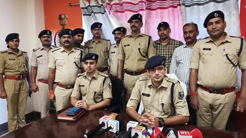 नालंदा डकैती कांड का बड़ा खुलासा, चार बदमाश गिरफ्तार, जामताड़ा से दबोचे गए डकैत, 16.43 लाख नकद समेत लूटी हुई जेवरात बरामद 1