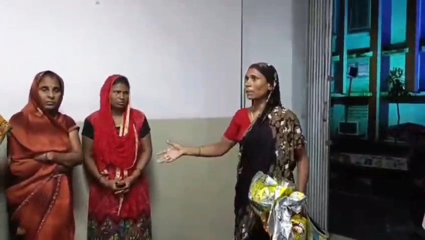बेगूसराय: मॉडल सदर अस्पताल की बड़ी लापरवाही, बारिश के पानी में घंटों भीगता रहा शव; थाने-अस्पताल के चक्कर काटते रहे परिजन 3