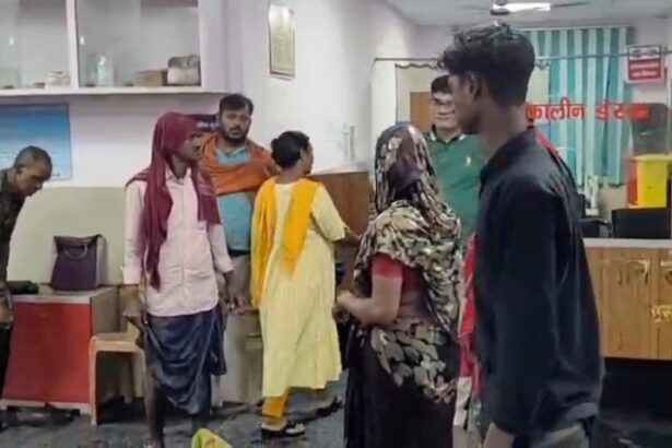 बेगूसराय: मॉडल सदर अस्पताल की बड़ी लापरवाही, बारिश के पानी में घंटों भीगता रहा शव; थाने-अस्पताल के चक्कर काटते रहे परिजन 1