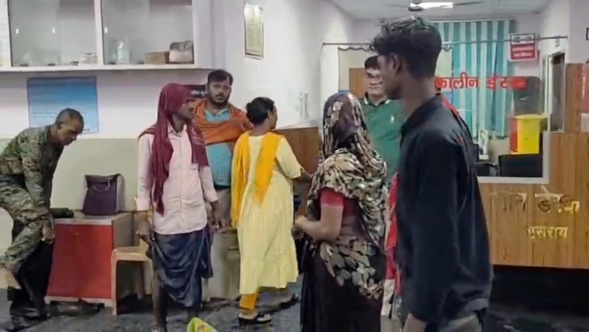 बेगूसराय: मॉडल सदर अस्पताल की बड़ी लापरवाही, बारिश के पानी में घंटों भीगता रहा शव; थाने-अस्पताल के चक्कर काटते रहे परिजन 5