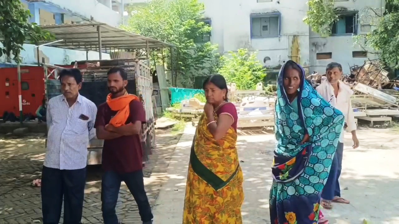 सनकी पति ने अपनी ही पत्नी की चाकुओं से गोदकर किया हत्या, पारिवारिक कलह और एक एकड़ छह डिसमिल जमीन का चल रहा था विवाद, पति को पुलिस ने किया गिरफ्तार 2