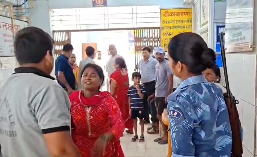 सनकी पति ने अपनी ही पत्नी की चाकुओं से गोदकर किया हत्या, पारिवारिक कलह और एक एकड़ छह डिसमिल जमीन का चल रहा था विवाद, पति को पुलिस ने किया गिरफ्तार 1