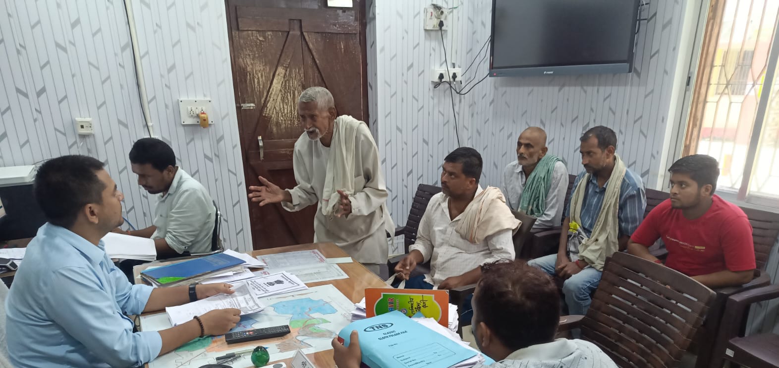 वीरपुर अंचल कार्यालय में लगा जनता दरबार, भूमि विवाद के दो पुराने मामले आपसी समझौते से निष्पादित 5
