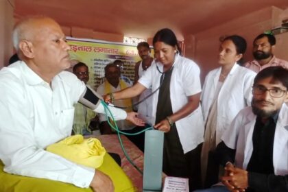 समस्तीपुर: सात सूत्री मांगों को लेकर विजय वात्स्यायन की भूख हड़ताल 68 घंटे से जारी, मौके पर पहुंची मेडिकल टीम 16