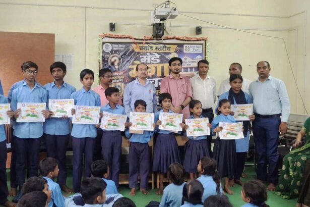 वीरपुर के पर्रा आदर्श विद्यालय में प्रखंड स्तरीय मंडे मेगा क्विज प्रतियोगिता संपन्न: सफल छात्र-छात्राओं को मेडल और प्रशस्ति पत्र देकर किया गया सम्मानित 5