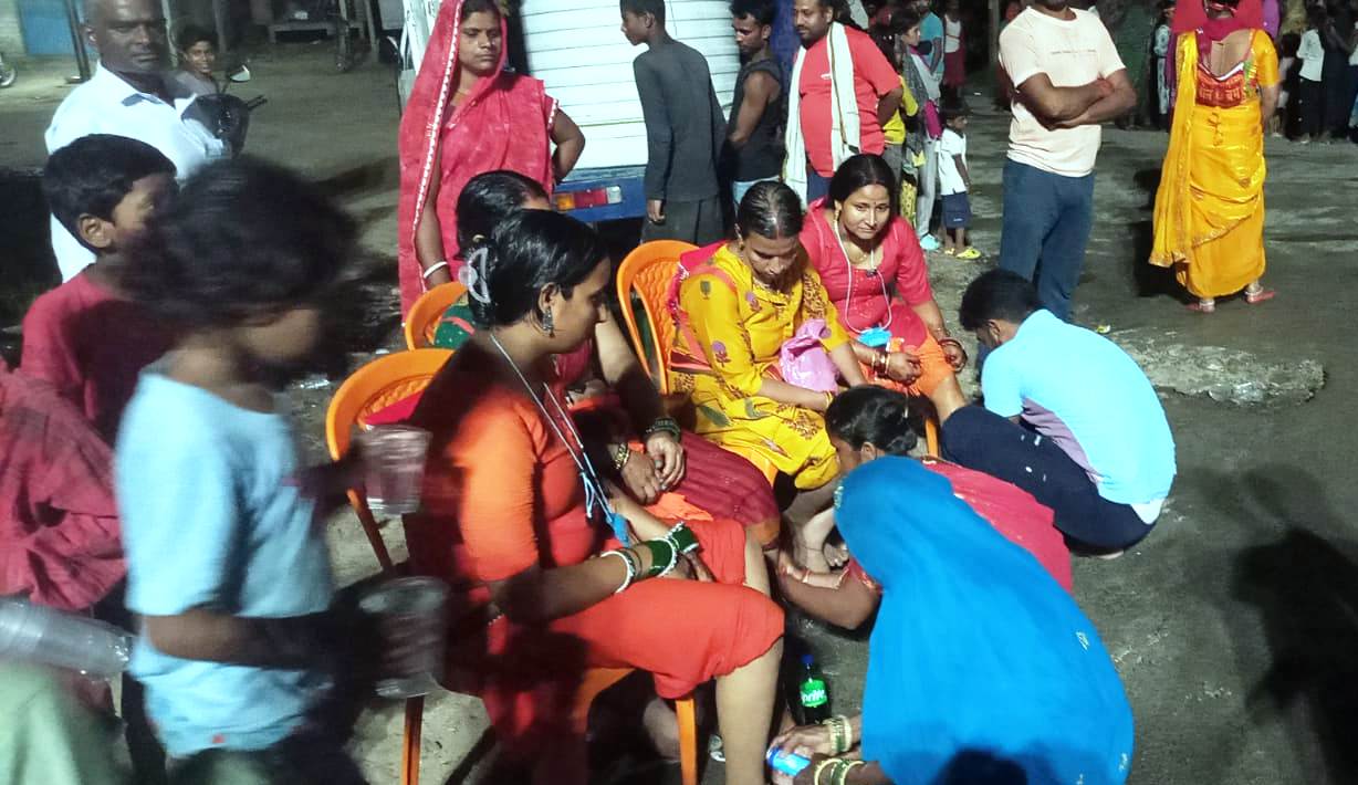 गढ़पुरा: हरिसिंह-हरिगीरी धाम जाने वाले कांवड़ियों की सेवा में जुटे श्रद्धालु, दूसरी सोमवारी की पूर्व संध्या पर दिखा अद्भुत नजारा 6