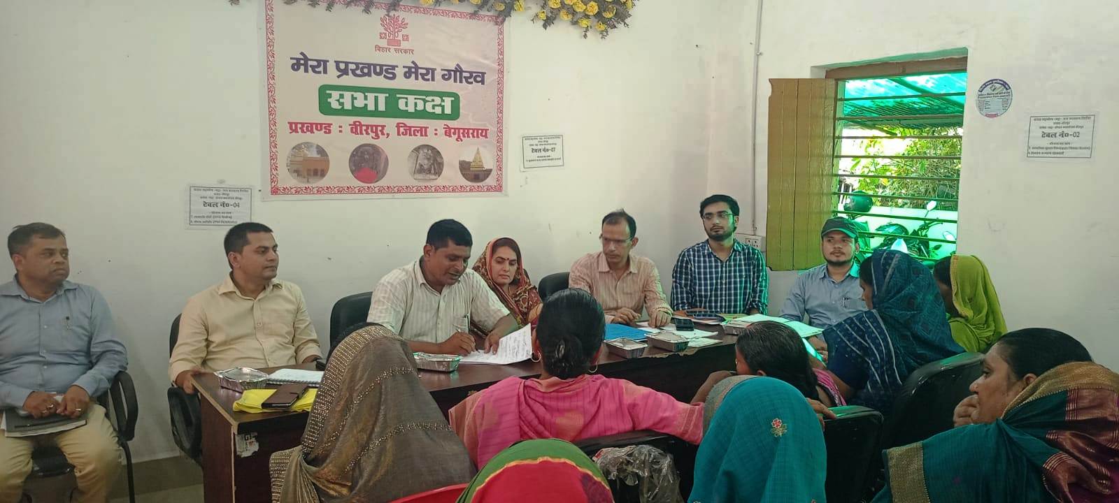 प्रखंड सभागार में पंसस की बैठक: अतिक्रमण, जल निकासी और पेंशन समेत कई विकास मुद्दों पर हुई चर्चा 2