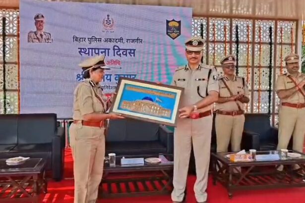राजगीर: बिहार पुलिस अकादमी के स्थापना दिवस पर डीजीपी विनय कुमार का कड़ा निर्देश—"पुलिस नौकरी नहीं, 24 घंटे की सेवा है" 7