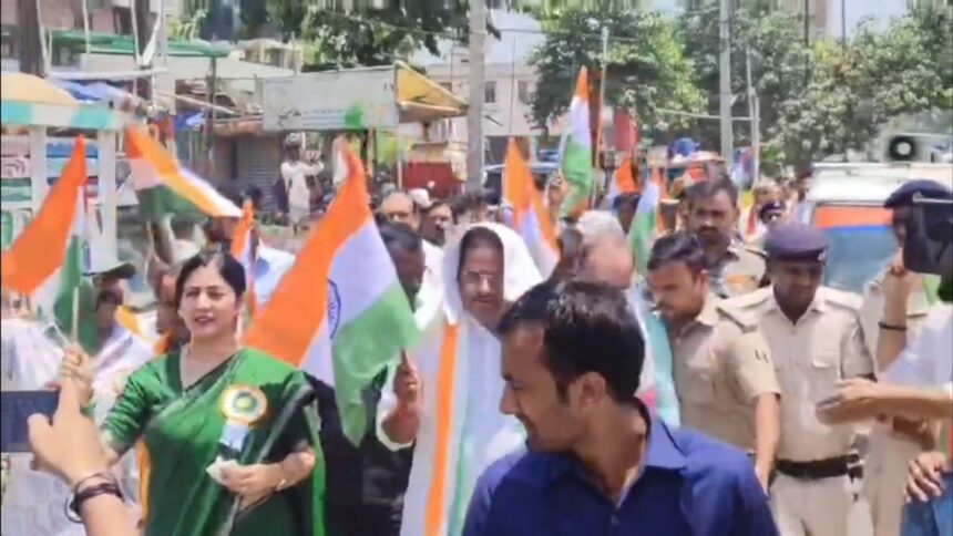 हिलसा और नालन्दा में निकाला गया फ्लैग मार्च, नालन्दा में मंत्री श्रवण कुमार और हिलसा में प्रमोद चंद्रवंशी हुए शामिल 1