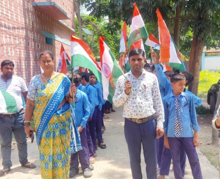 हर घर तिरंगा अभियान के तहत निकली तिरंगा यात्रा, देशभक्ति के नारों से गूंजा भगवानपुर 4