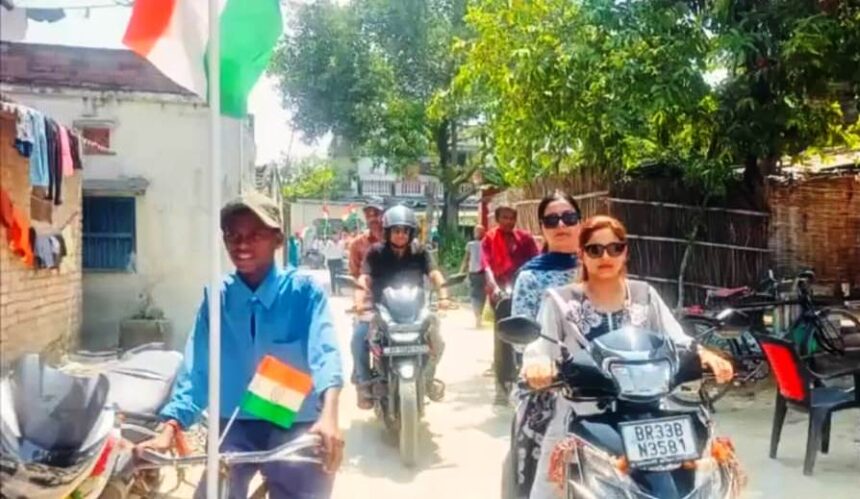 समस्तीपुर: मॉडल इंटर विद्यालय बथुआ बुजुर्ग में तिरंगा यात्रा को लेकर उठे सवाल, विभागीय जांच की मांग 1
