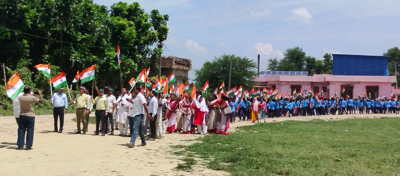 वीरपुर में सीडीपीओ और बीडीओ के नेतृत्व में आंगनबाड़ी सेविकाओं ने निकाली तिरंगा यात्रा 2