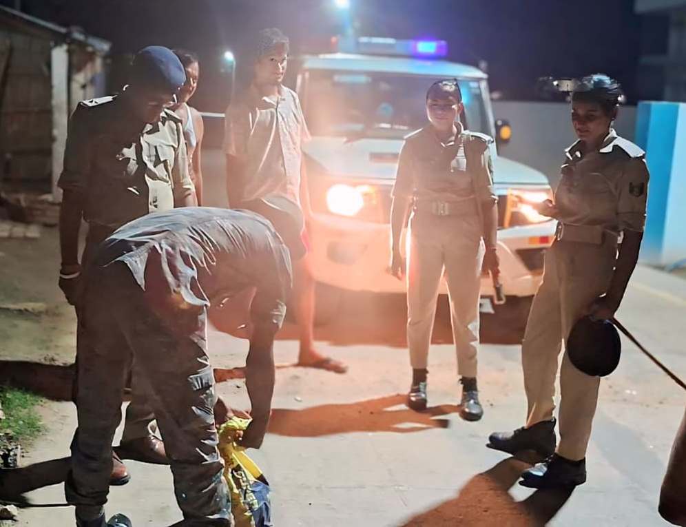 बछवाड़ा डायल 112 पुलिस टीम की तत्परता ने जहरीले सांप के डसने से बचाई दो जिंदगी 2