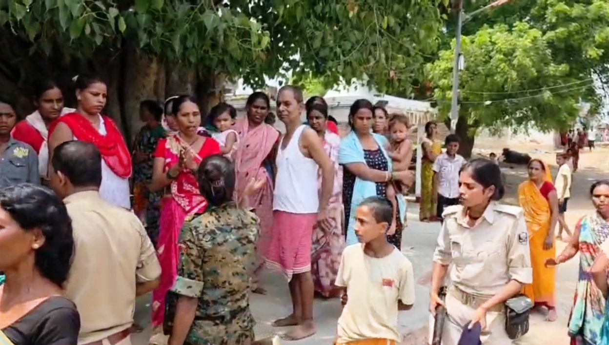 लापता ड्राइवर हुआ सकुशल बरामद, कल देर शाम से था लापता,मामूली सड़क हादसे के बाद आक्रोशितों ने चालक और खलासी की थी पिटायी,परिजन हत्या की जता रहे थे आशंका 2