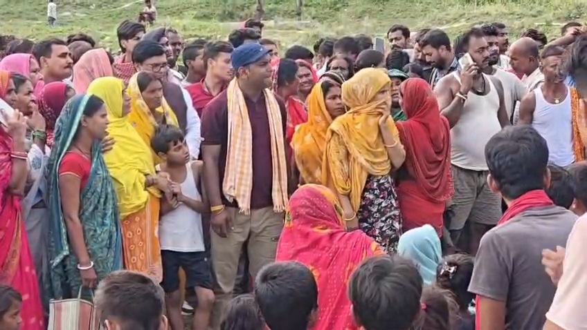 बेगूसराय में सनसनीखेज वारदात: घर से बुलाकर युवक की निर्मम हत्या, चेहरा कुचलकर निकाली आंखें 12