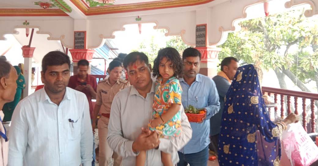 समस्तीपुर: सावन की तीसरी सोमवारी पर एसडीओ श्री राकेश कुमार ने थानेश्वर और खुदनेश्वर स्थान का किया निरीक्षण, सुरक्षा और व्यवस्थाओं का लिया जायजा 2