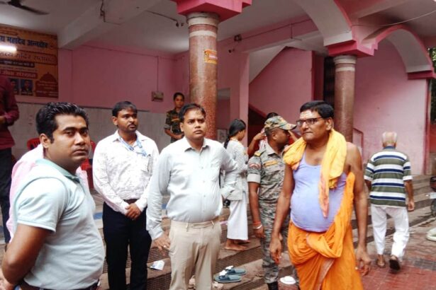 समस्तीपुर: सावन की तीसरी सोमवारी पर एसडीओ श्री राकेश कुमार ने थानेश्वर और खुदनेश्वर स्थान का किया निरीक्षण, सुरक्षा और व्यवस्थाओं का लिया जायजा 9