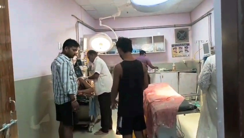 बेगूसराय में खूनी संघर्ष: जमीन विवाद में रिटायर्ड आर्मी मैन ने साले, भतीजे और बेटे पर बोला चाकू से हमला, तीनों गंभीर रूप से घायल 2