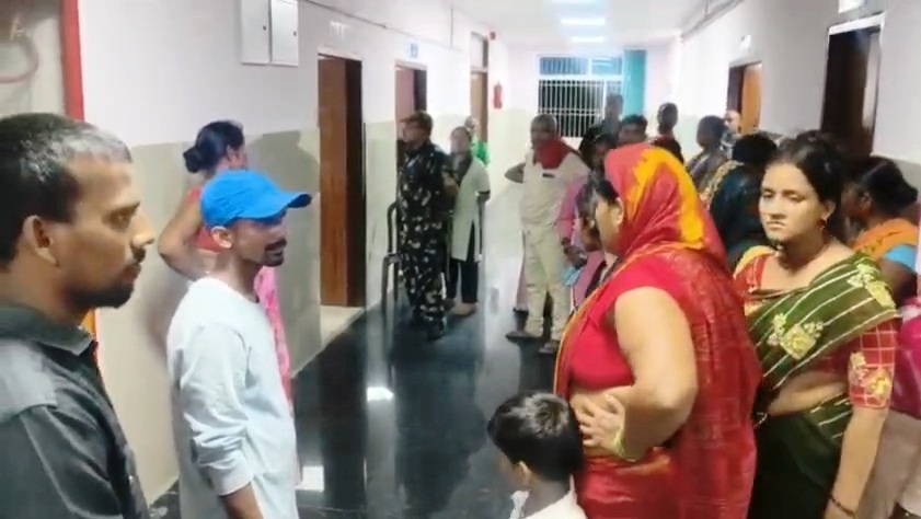 बेगूसराय सदर अस्पताल में युवती की मौत पर हंगामा: डॉक्टरों पर इलाज में लापरवाही का गंभीर आरोप, पुलिस ने कराया शांत 3