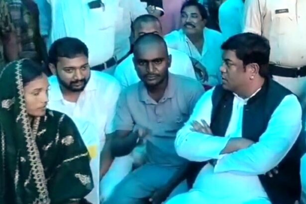 नालंदा में पंचायत समिति सदस्य श्याम प्रसाद बिंद की हत्या पर सियासत तेज: पीड़ित परिवार से मिले मुकेश सहनी, प्रशासन को घेरा 1