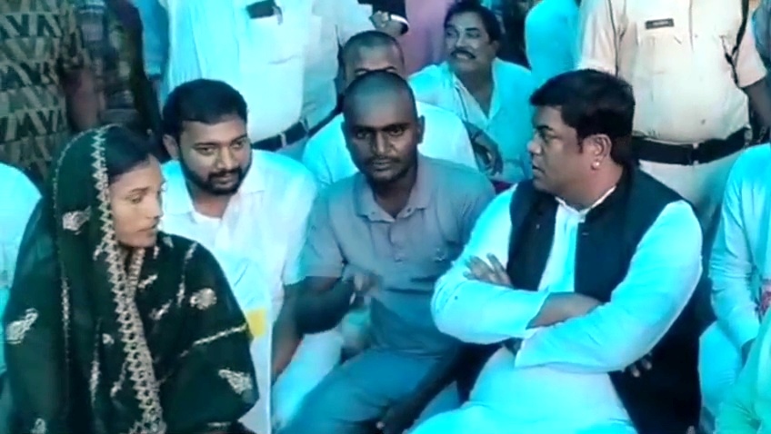 नालंदा में पंचायत समिति सदस्य श्याम प्रसाद बिंद की हत्या पर सियासत तेज: पीड़ित परिवार से मिले मुकेश सहनी, प्रशासन को घेरा 6