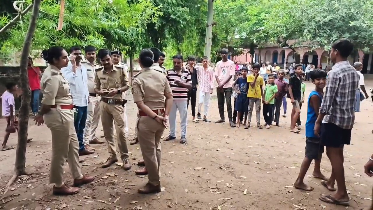 नालंदा: मिड-डे मील में नमक की जगह गलती से सर्फ मिलने से दो दर्जन से अधिक छात्राएं बीमार, बिहार शरीफ मॉडल अस्पताल में भर्ती 3