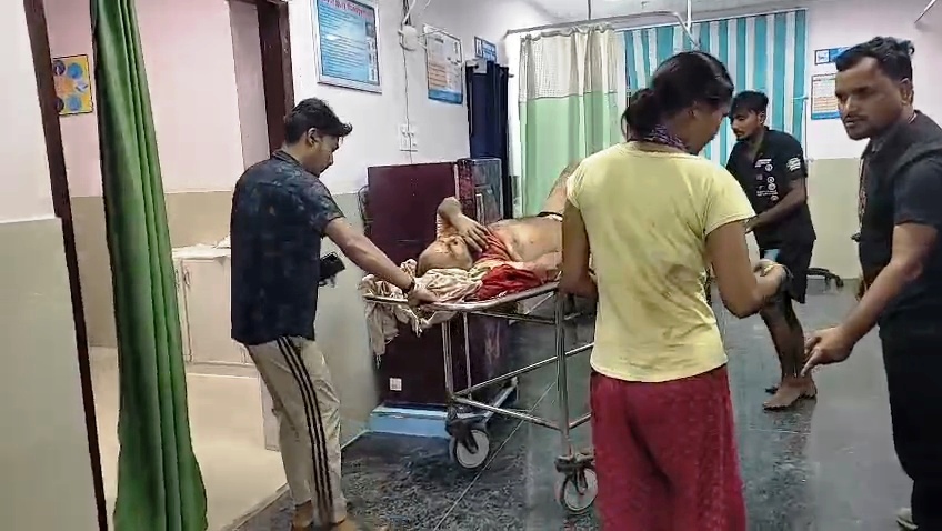 बेगूसराय में जमीनी विवाद में खूनी संघर्ष: दबंगों ने पुलिस के सामने मिर्च पाउडर फेंक पूरे परिवार को रॉड से पीटा, फायरिंग 2