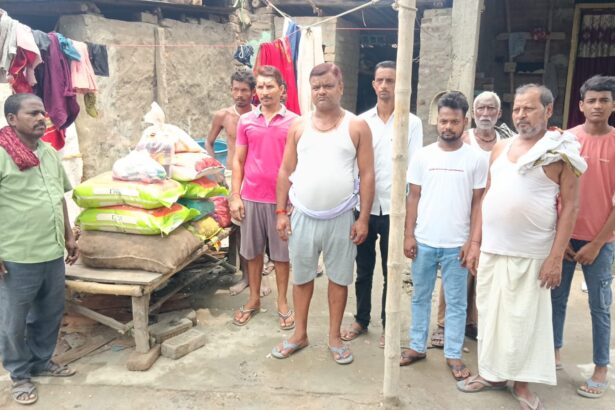 समस्तीपुर के उजियारपुर में इंसानियत की मिसाल: दृष्टिहीन मदन दास के निधन के बाद बेसहारा परिवार की मदद को आगे आए समाजसेवी राजू सहनी 1