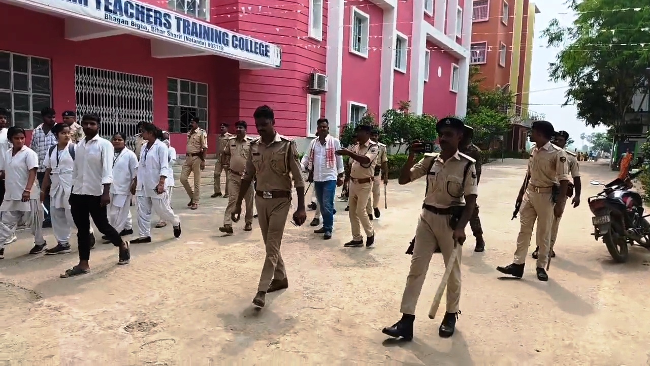 नालंदा: मैनेजमेंट के नाम पर ली गई राशि और रिजल्ट में गड़बड़ी का आरोप लगाकर गौतम इंस्टीट्यूट ऑफ नर्सिंग एंड पैरामेडिक्स संस्थान में स्टूडेंट्स ने किया जमकर तोड़फोड़ और बबाल, टीवी कैमरा कुर्सी टेबल कांच तोड़े 9