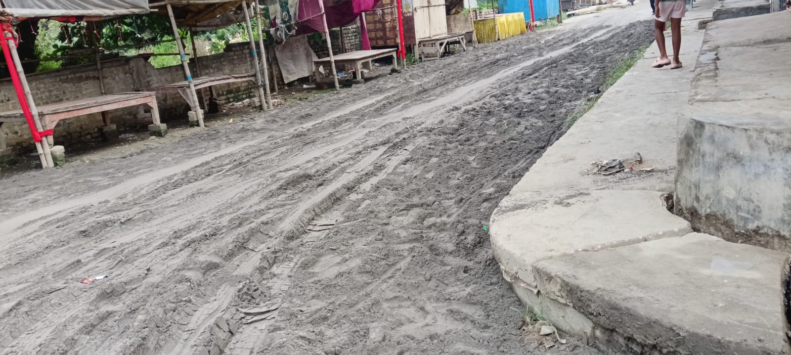 वीरपुर: प्रशासन रहा नाकाम तो समिति ने उठाया बीड़ा, 9 टेलर राबिश डालकर जन्माष्टमी मेला परिसर से दूर किया जलजमाव 4