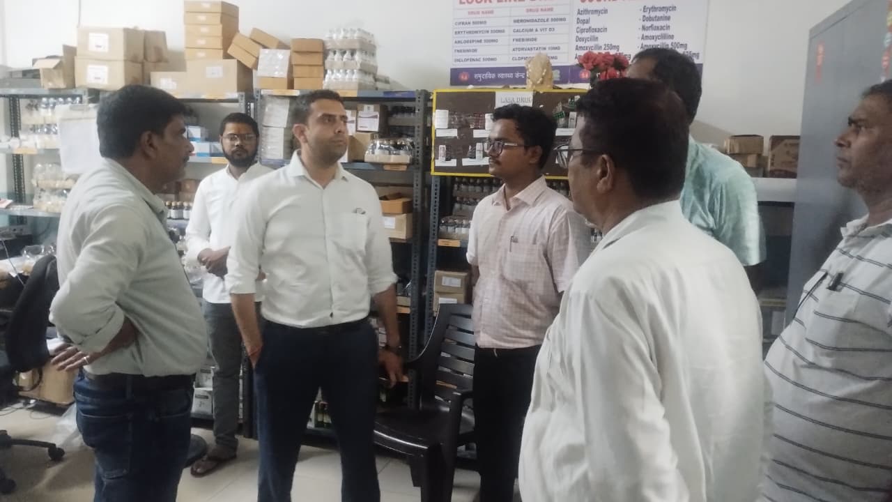 जिलाधिकारी बेगूसराय रिची पाण्डेय ने बाढ़ पूर्व तैयारी को लेकर सीएचसी बछवाड़ा का किया औचक निरीक्षण 2