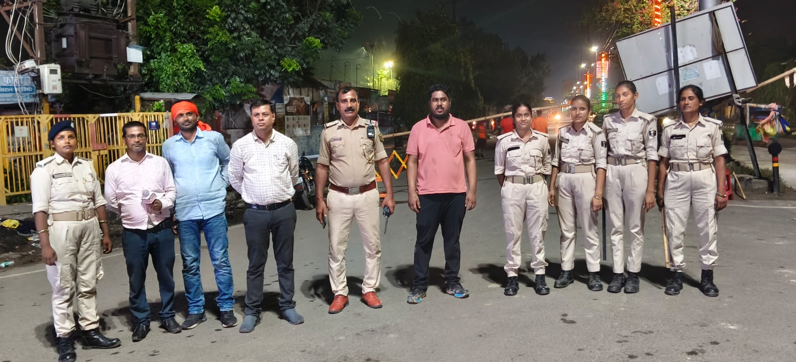 समस्तीपुर: सावन की अंतिम सोमवारी पर ट्रैफिक व्यवस्था की कमान संभालते दिखे डीएसपी 11